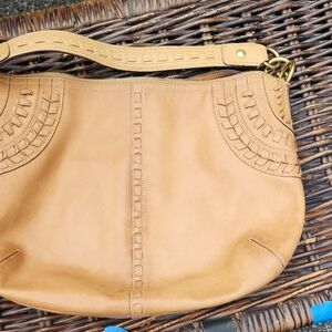 Elegant Tan Leather Shoulder Bag